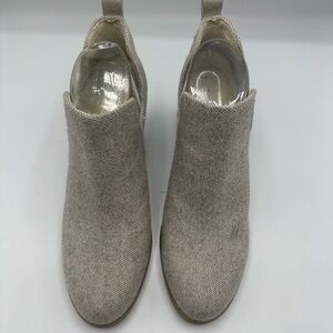 Tom’s Kallie Gray Suede Wedge Bootie Size 8M